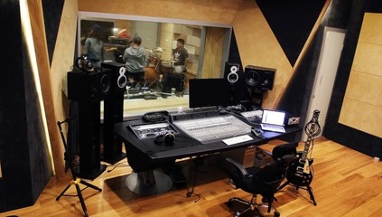 想免費(fèi)體驗(yàn)Rupert Neve的頂級(jí)音頻設(shè)備嗎?快來(lái)魔石錄音棚參加活動(dòng)吧!